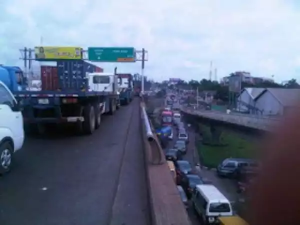 Lagos state govt close Marine Bridge/Road in Apapa for repair work